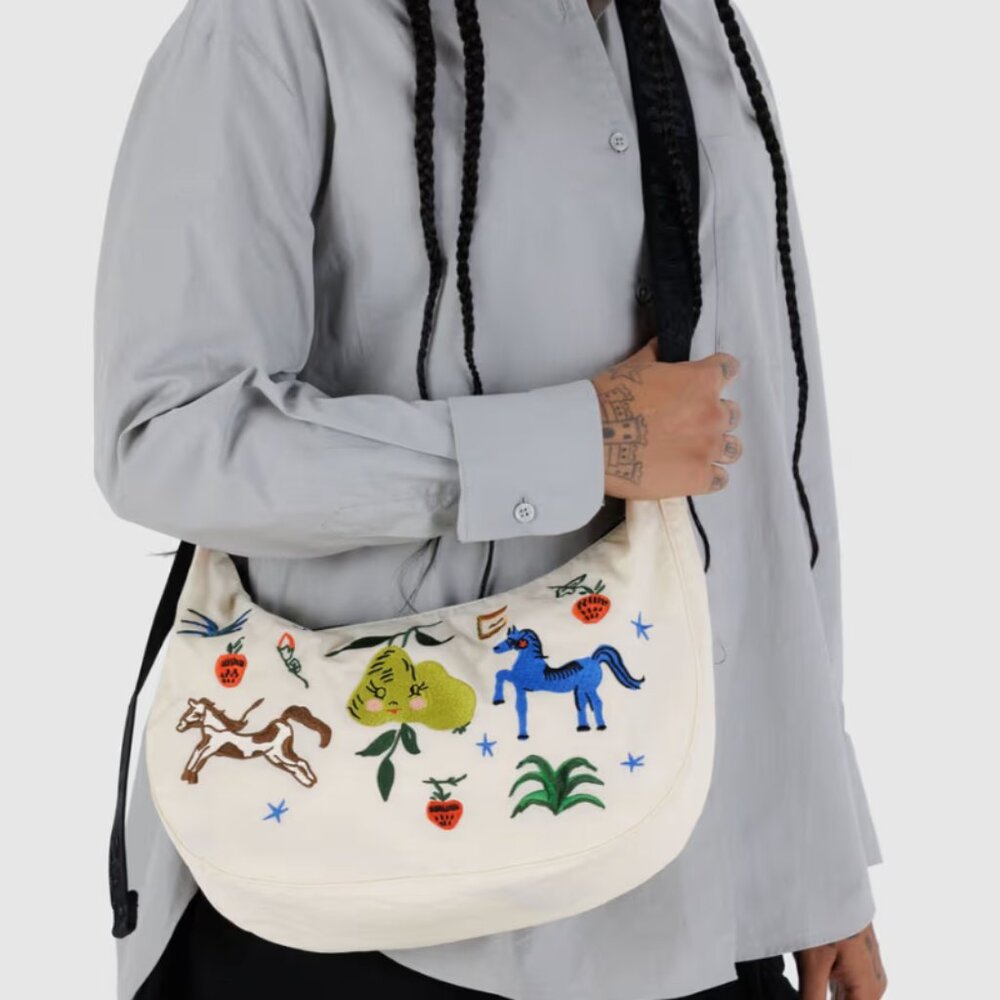 Baggu: Medium Nylon Crescent Bag in Embroidered Painted Prairie